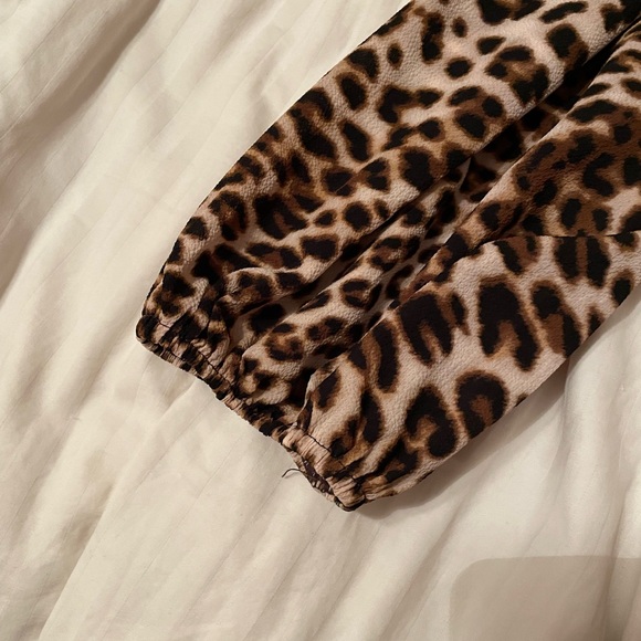 Windsor Leopard Print Long Sleeve - Picture 3 of 6